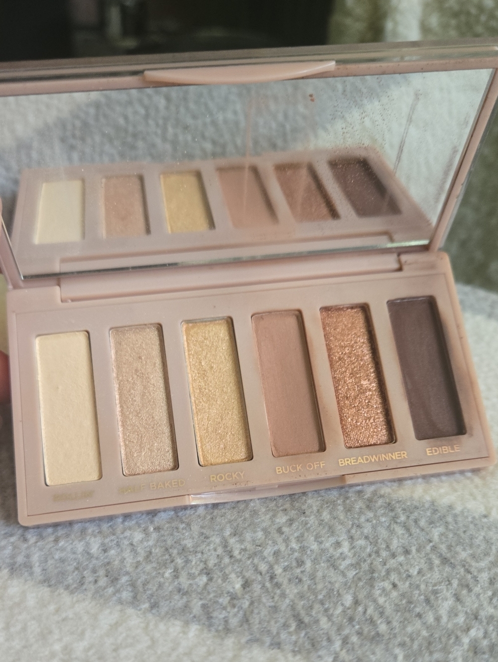 Neutral & Gold Shimmer Eyeshadow Palette - 6-Pan